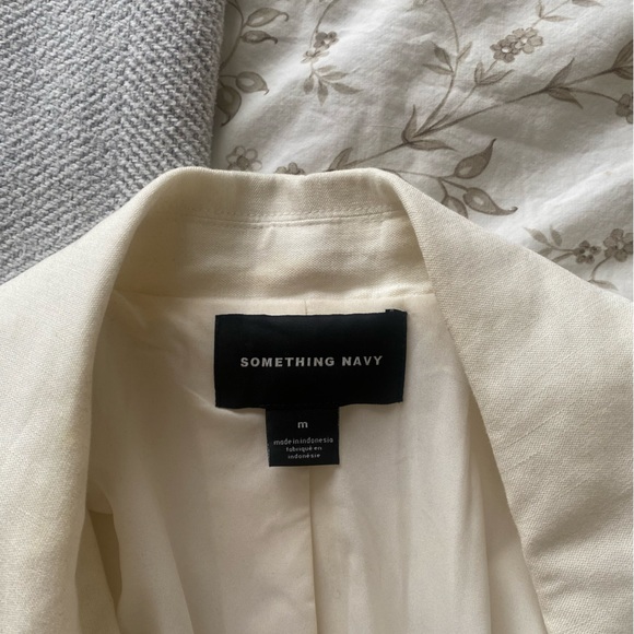 White linen Something Navy blazer - Picture 2 of 2